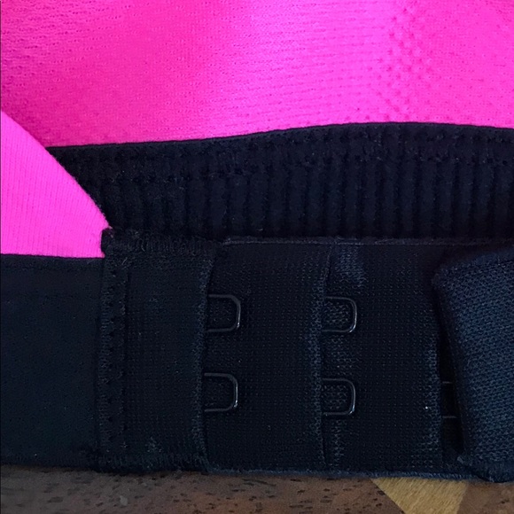 Victoria’s Secret Sports Bra 💕 - Picture 4 of 5